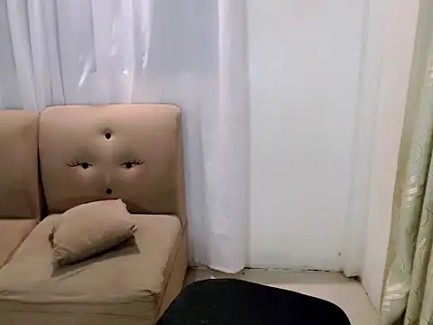 Snapshot of takemeinheaven25 chatting on September 26, 9:24 am takemeinheaven25 online show from September 26, 9:24 am