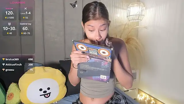 leaahcashh online show from September 12, 8:31 pm