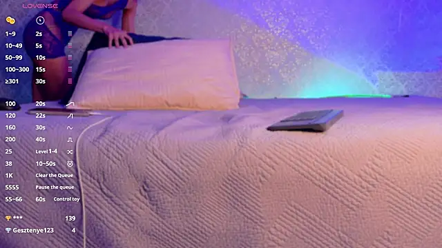 BeccaReedd online show from October 28, 11:03 am