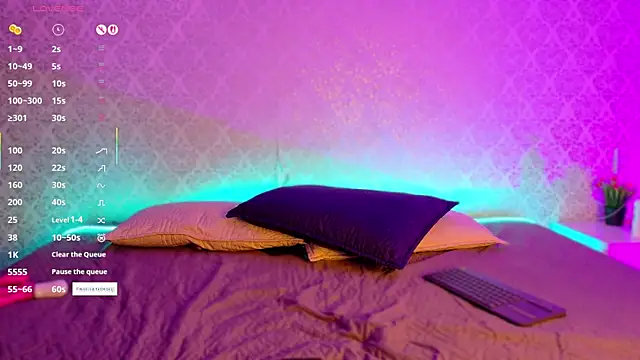 BeccaReedd online show from November 2, 11:45 am