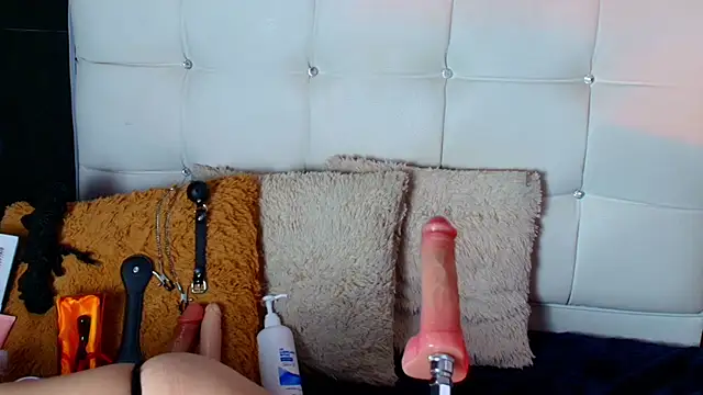 Snapshot of Meghan_storm chatting on September 16, 12:06 pm Meghan storm online show from September 16, 12:06 pm