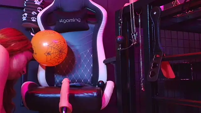 Snapshot of Meghan_storm chatting on October 27, 1:42 am Meghan storm online show from October 27, 1:42 am