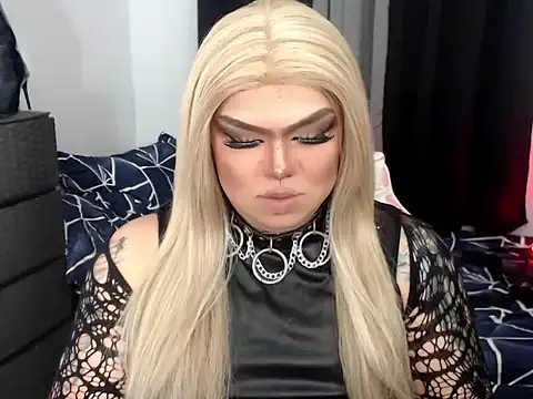 Snapshot of michellevixen922 chatting on November 3, 7:37 pm michellevixen922 online show from November 3, 7:37 pm