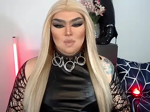 Snapshot of michellevixen922 chatting on November 12, 4:29 pm michellevixen922 online show from November 12, 4:29 pm