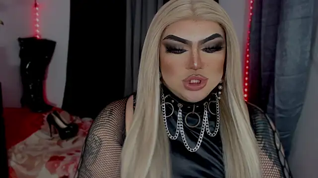 Snapshot of michellevixen922 chatting on December 20, 11:56 pm michellevixen922 online show from December 20, 11:56 pm