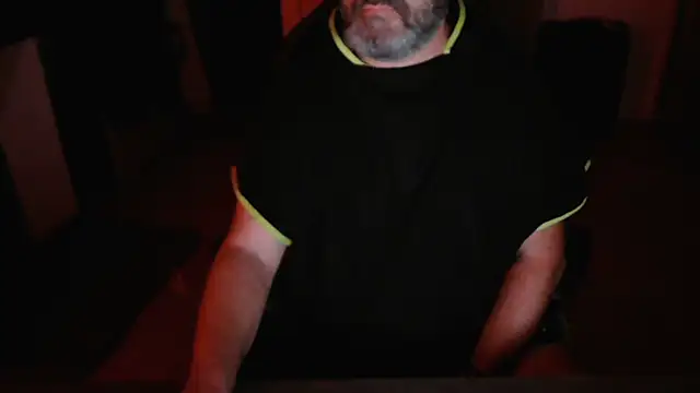 Snapshot of Hairyfred73 chatting on October 13, 3:50 am Hairyfred73 online show from October 13, 3:50 am