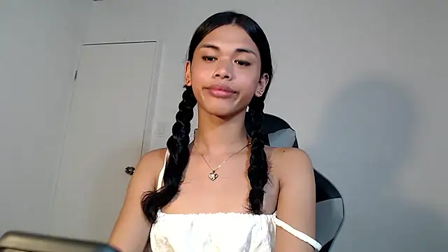 urcurlydiva online show from November 3, 5:31 am