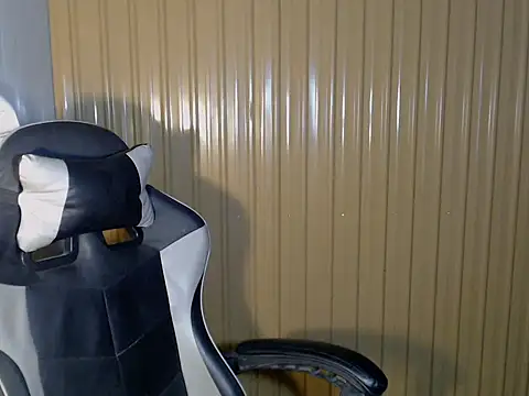 urcurlydiva online show from April 12, 11:26 am