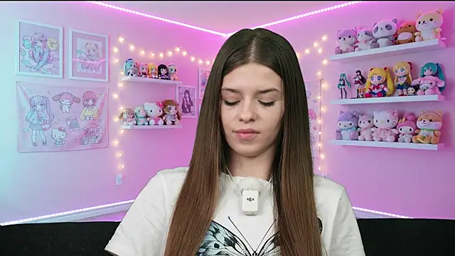 sukie spooky online show from April 8, 12:38 pm