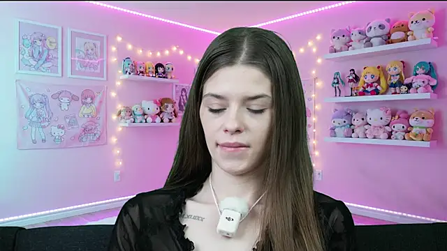 sukie spooky online show from April 14, 9:04 am