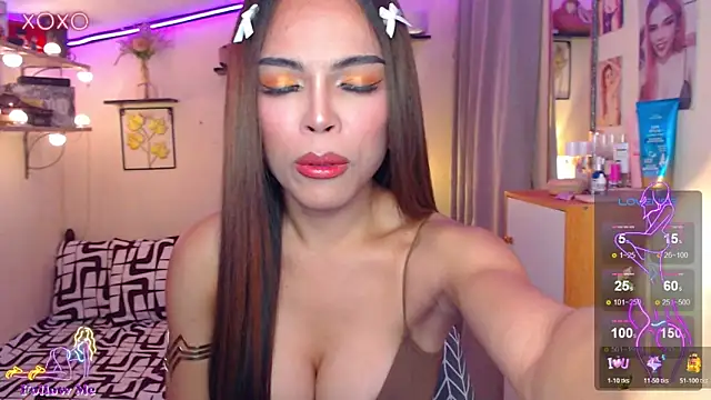 Snapshot of izabella_moore chatting on March 11, 4:07 am izabella moore online show from March 11, 4:07 am