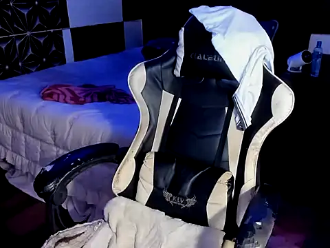 Snapshot of AsianHotBODYY chatting on September 9, 1:10 pm AsianHotBODYY online show from September 9, 1:10 pm