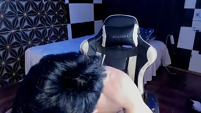 Snapshot of AsianHotBODYY chatting on October 7, 4:20 am AsianHotBODYY online show from October 7, 4:20 am