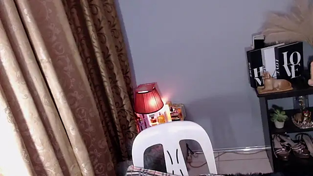 Snapshot of wild_flowerx chatting on February 19, 12:12 pm wild flowerx online show from February 19, 12:12 pm