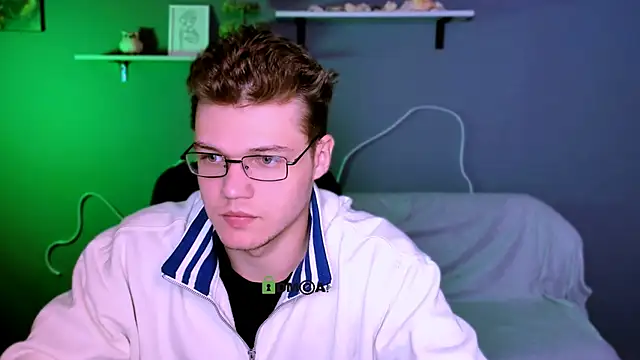 Snapshot of lucas_long_ chatting on October 21, 8:48 am lucas long online show from October 21, 8:48 am