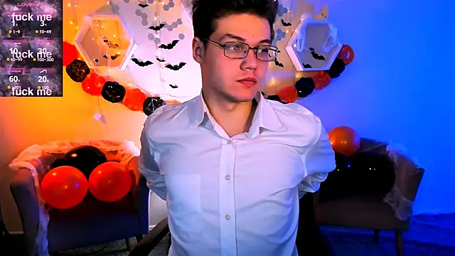 Snapshot of lucas_long_ chatting on October 26, 9:37 am lucas long online show from October 26, 9:37 am