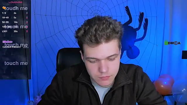 Snapshot of lucas_long_ chatting on October 27, 9:46 am lucas long online show from October 27, 9:46 am