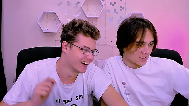 Snapshot of lucas_long_ chatting on November 9, 9:51 am lucas long online show from November 9, 9:51 am