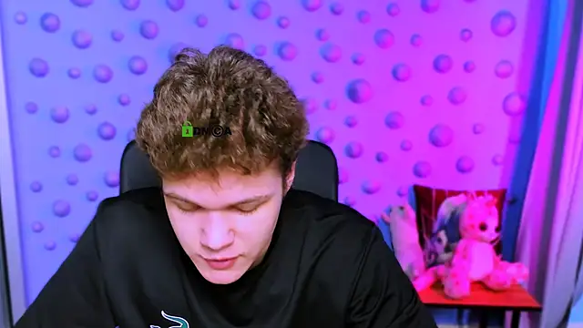 Snapshot of lucas_long_ chatting on December 4, 9:40 am lucas long online show from December 4, 9:40 am