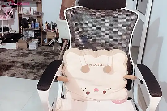 Snapshot of ___Daisy___ chatting on November 15, 7:16 am Daisy online show from November 15, 7:16 am