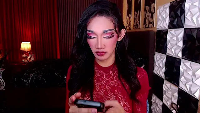 lhexiecollins online show from April 13, 12:43 pm