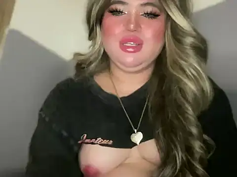 Snapshot of Naughtyrosecum chatting on October 5, 3:43 pm Naughtyrosecum online show from October 5, 3:43 pm