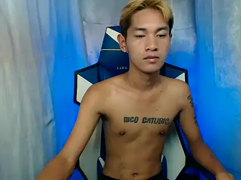 Snapshot of riks_tyler chatting on November 25, 10:15 am riks tyler online show from November 25, 10:15 am