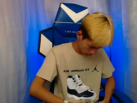 Snapshot of riks_tyler chatting on November 30, 8:24 pm riks tyler online show from November 30, 8:24 pm