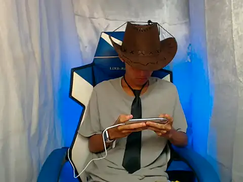 Snapshot of riks_tyler chatting on December 4, 7:11 pm riks tyler online show from December 4, 7:11 pm