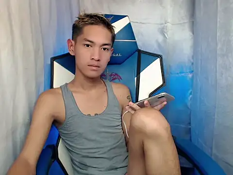 Snapshot of riks_tyler chatting on December 15, 3:49 pm riks tyler online show from December 15, 3:49 pm