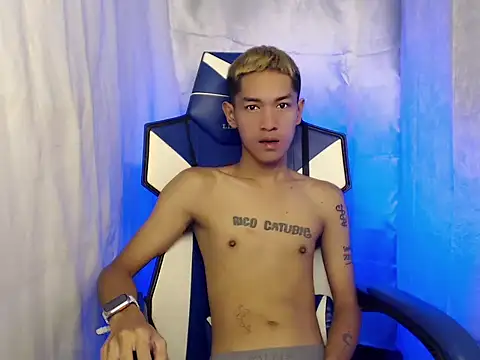 Snapshot of riks_tyler chatting on December 17, 3:29 pm riks tyler online show from December 17, 3:29 pm