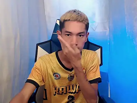 Snapshot of riks_tyler chatting on December 18, 4:07 am riks tyler online show from December 18, 4:07 am