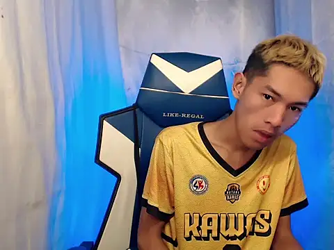 riks tyler online show from December 18, 7:42 pm