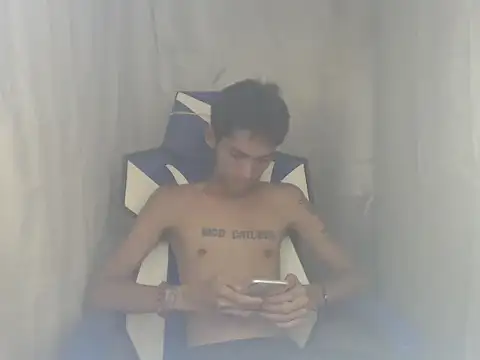 Snapshot of riks_tyler chatting on May 24, 9:09 pm riks tyler online show from May 24, 9:09 pm