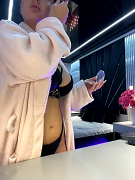 Snapshot of KenyaCruz chatting on October 25, 6:35 pm KenyaCruz online show from October 25, 6:35 pm