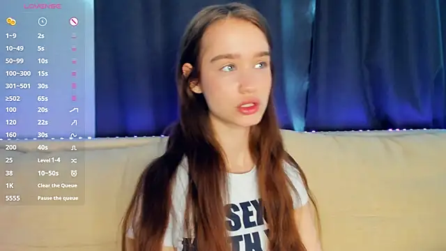 lovelyalivia online show from April 7, 8:15 am