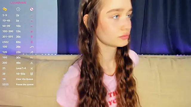 lovelyalivia online show from April 8, 8:03 am