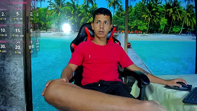 Snapshot of BigMonstercoks69 chatting on September 26, 2:26 am BigMonstercoks69 online show from September 26, 2:26 am