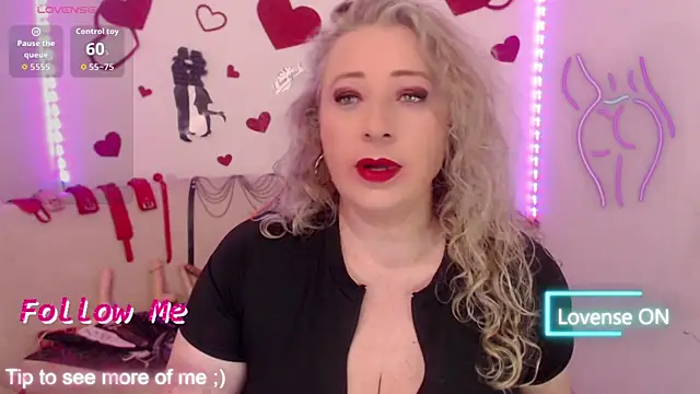 Snapshot of sofiacurvy_45 chatting on November 13, 9:47 pm sofiacurvy 45 online show from November 13, 9:47 pm