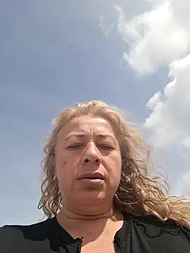 Snapshot of sofiacurvy_45 chatting on December 2, 6:25 pm sofiacurvy 45 online show from December 2, 6:25 pm