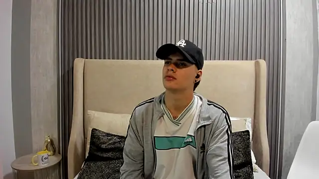 BenitoSaenz online show from October 18, 3:42 am