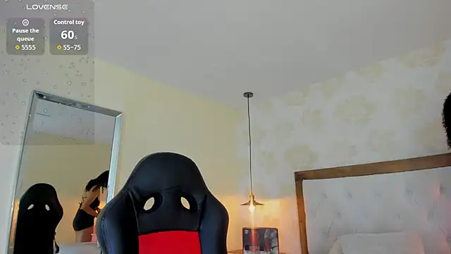 IRISCLARK1 online show from April 1, 7:22 pm