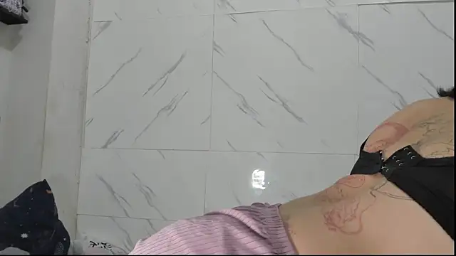 Snapshot of Its_Ashleigh chatting on April 22, 9:27 pm Its Ashleigh online show from April 22, 9:27 pm
