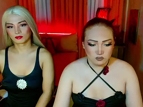 Snapshot of LillyLoveYou chatting on July 17, 2:24 pm LillyLoveYou online show from July 17, 2:24 pm