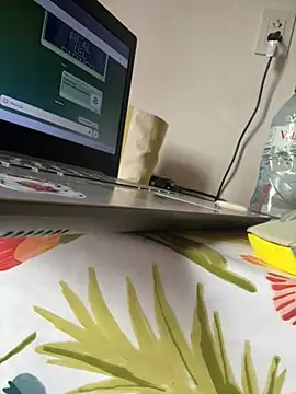 niiikiii0 online show from June 15, 2:41 pm