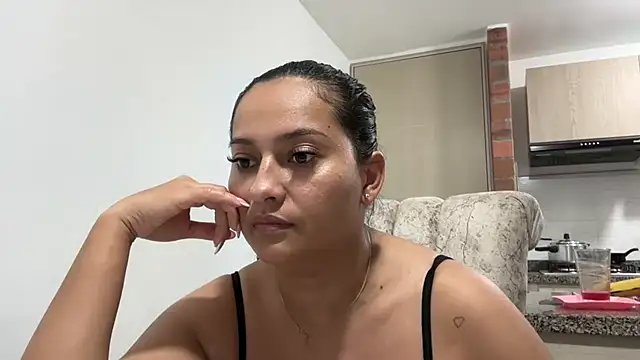 Snapshot of Sophia_copper chatting on October 17, 3:42 am Sophia copper online show from October 17, 3:42 am