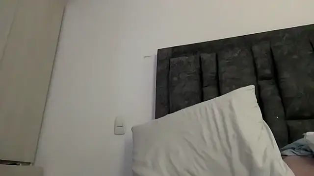 Snapshot of Sophia_copper chatting on October 18, 3:42 am Sophia copper online show from October 18, 3:42 am