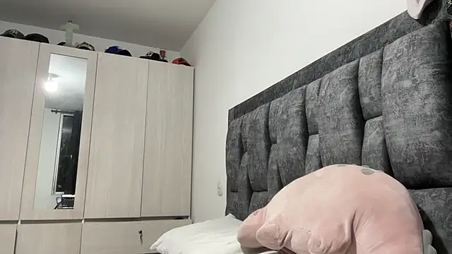 Snapshot of Sophia_copper chatting on November 5, 3:39 am Sophia copper online show from November 5, 3:39 am