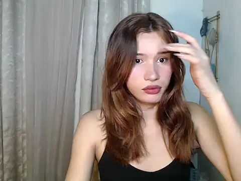 Snapshot of SerenaCortesi chatting on May 4, 7:43 pm SerenaCortesi online show from May 4, 7:43 pm