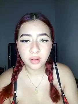 Snapshot of Chloe_Sky_love chatting on November 7, 4:01 am Chloe Sky love online show from November 7, 4:01 am